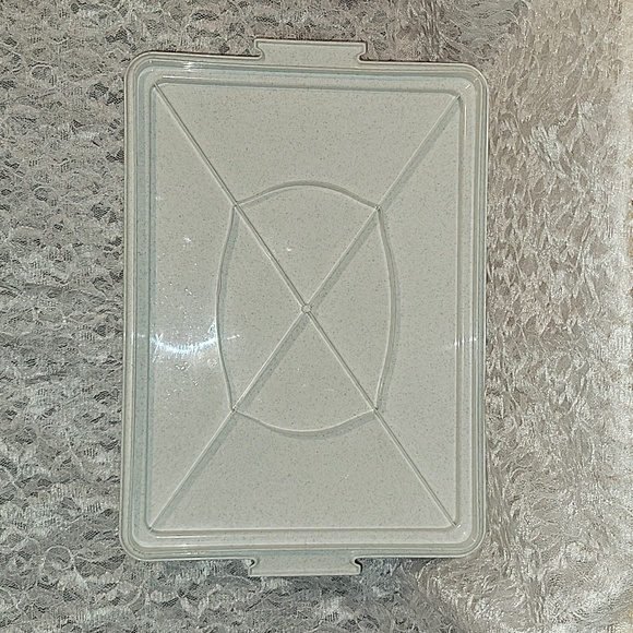 Tupperware: Cake Keeper Container - Picture 3 of 8